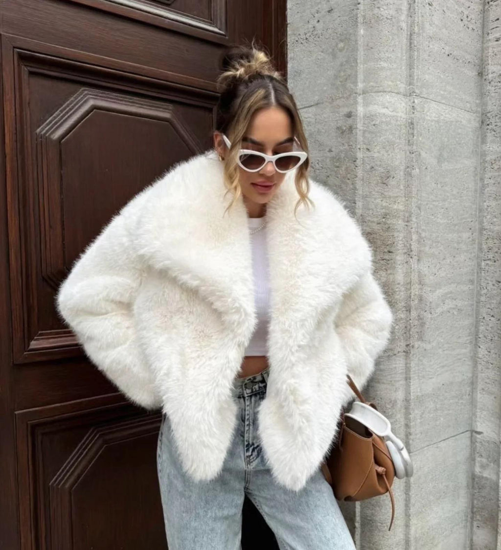 Short and fashionable fox fur coat, fluffy and plush women's clothing