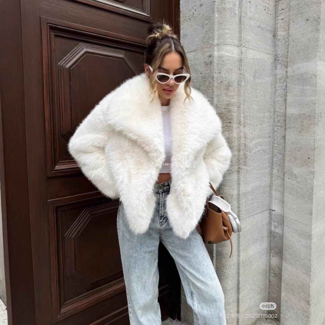 Short and fashionable fox fur coat, fluffy and plush women's clothing
